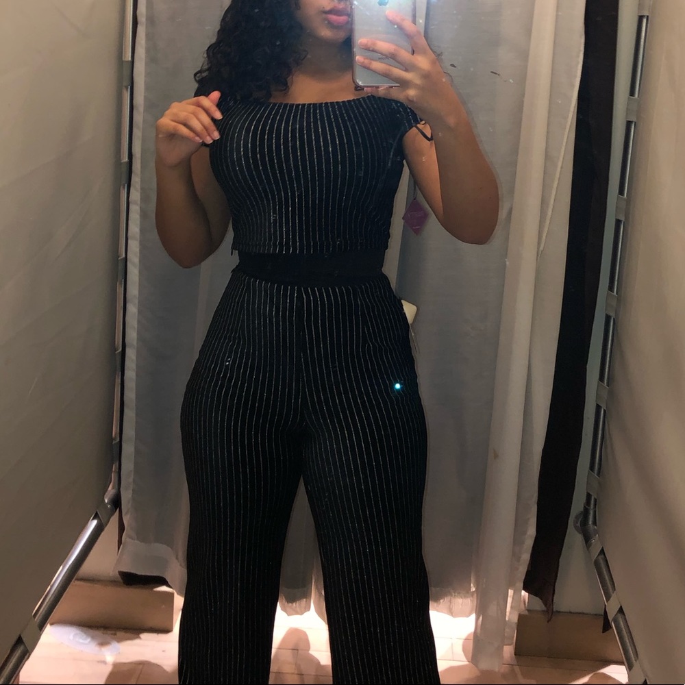 Forever 21 sparkly crop top size M. $8